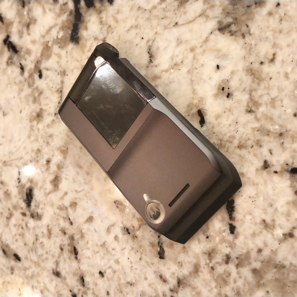 Motorola V14w flip phone brand new in box gsm/cdma
